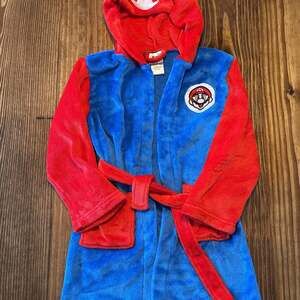 Size 8. Super Mario Bros. Boys Plush Fleece Hooded Costume Robe